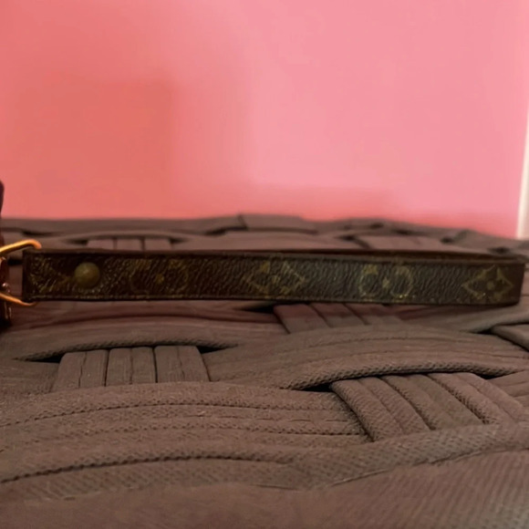 Authentic Louis Vuitton Monogram Wristlet Marly Dragonne - Picture 9 of 14